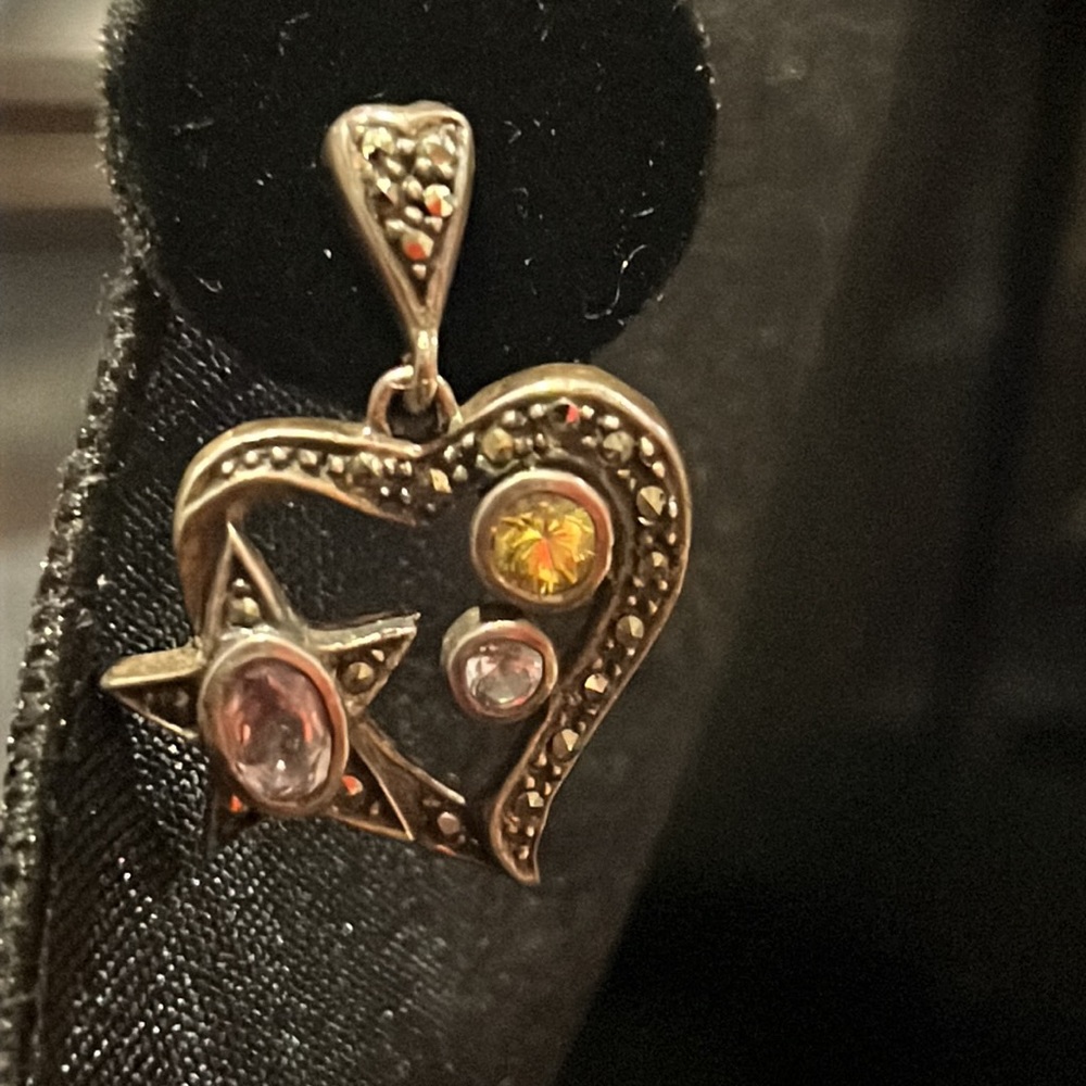 Vintage marcasite heart and stars with gemstones, drop earrings - Picture 4 of 9